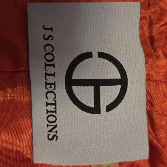 Lady in Red ... Stunning Dress! - Picture 9 of 11